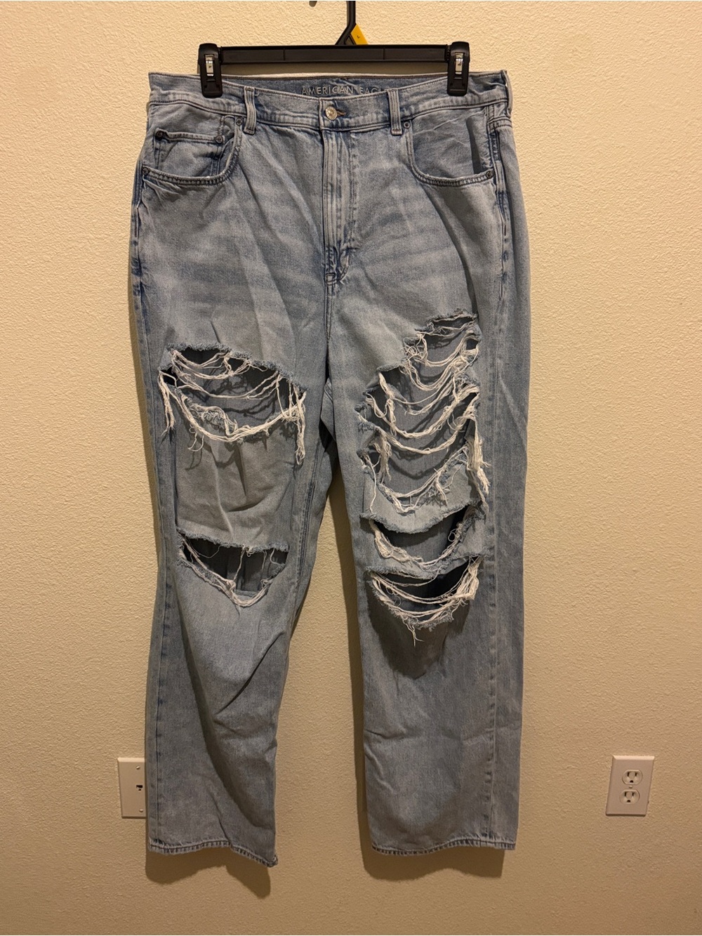 American Eagle Outfitters Light Blue Ripped baggy Jeans - Relaxed Fit